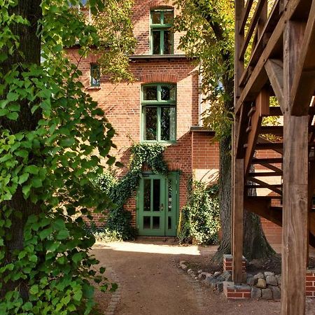 Gasthaus Und Pension "Zum Hauenden Schwein" Wörlitz Buitenkant foto