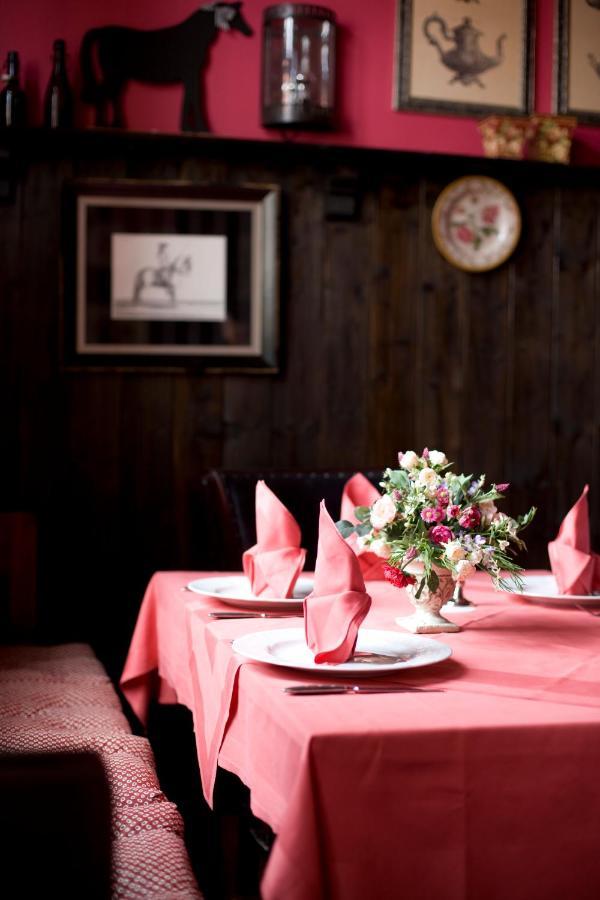 Gasthaus Und Pension "Zum Hauenden Schwein" Wörlitz Buitenkant foto